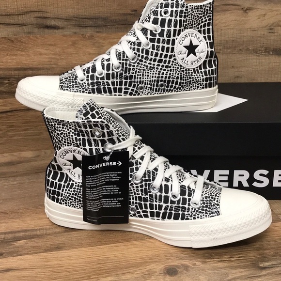 CONVERSE CTAS HIGH TOP BRAND NEW size junior 4 = size 6 women's.size5=size 7wome - Picture 2 of 15